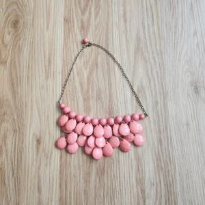 Coral Peach Bib Statement Necklace Gold Tone Chain Faceted Teardrop Dangles 20in